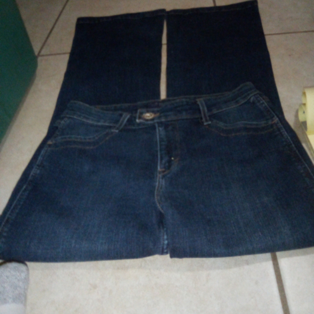 Levi's Demi Curve Classic Flare Red Tab Size 8/29*